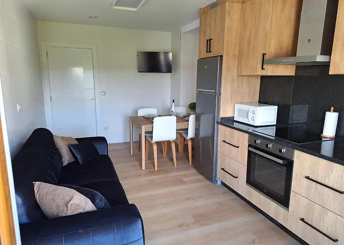 Apartment Pose Baio *