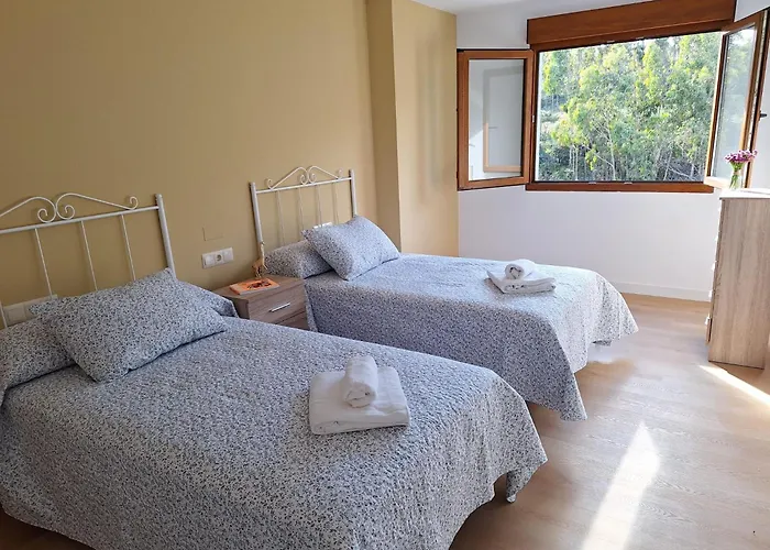 Apartment Pose Baio *